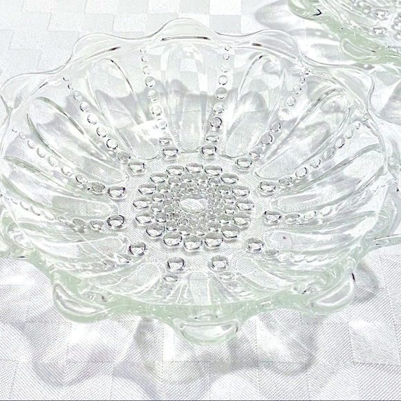 2 Vintage pressed glass dish bubble flower - Picture 3 of 8